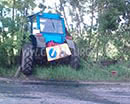 Против трактора. Курганец на легковушке не смог избежать столкновения с сельхозтехникой
