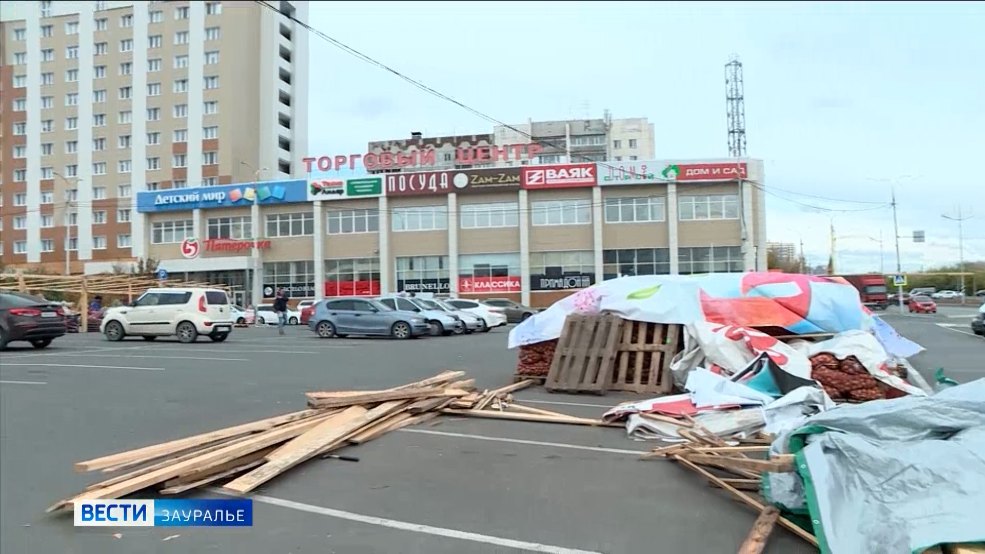 Накануне в Кургане под обрушившимся на ярмарке навесом пострадали люди